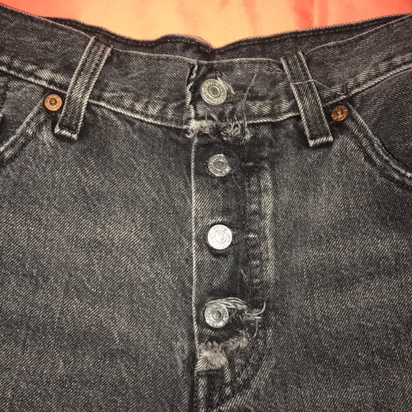 Black light washed jean Levi shorts - Picture 3 of 4